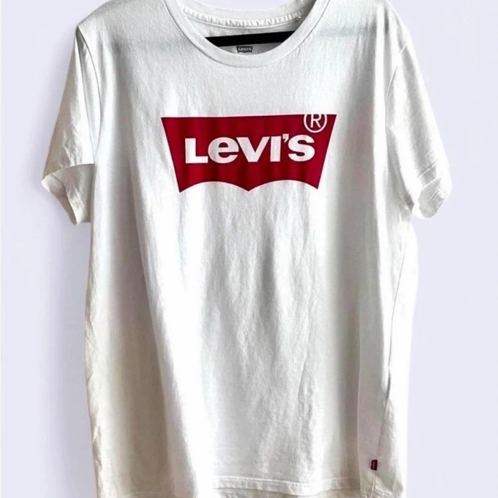 Levi's White and Red Logo Short Sleeve Tee